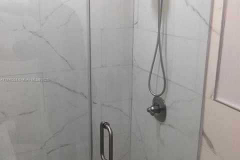 Снять в аренду квартиру в Корал-Гейблс, Флорида 1 спальня, 64.1м2, № 1946180 - фото 20