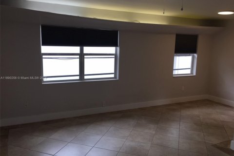 Снять в аренду квартиру в Корал-Гейблс, Флорида 1 спальня, 64.1м2, № 1946180 - фото 7