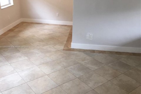 Снять в аренду квартиру в Корал-Гейблс, Флорида 1 спальня, 64.1м2, № 1946180 - фото 4