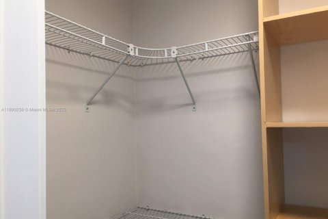 Снять в аренду квартиру в Корал-Гейблс, Флорида 1 спальня, 64.1м2, № 1946180 - фото 22