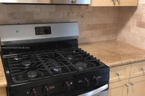 Снять в аренду квартиру в Корал-Гейблс, Флорида 1 спальня, 64.1м2, № 1946180 - фото 11