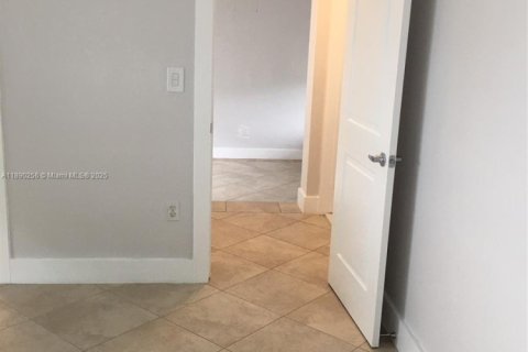 Снять в аренду квартиру в Корал-Гейблс, Флорида 1 спальня, 64.1м2, № 1946180 - фото 15