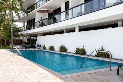 Condominio en alquiler en Fort Lauderdale, Florida, 3 dormitorios, 190.64 m2 № 1151753 - foto 1