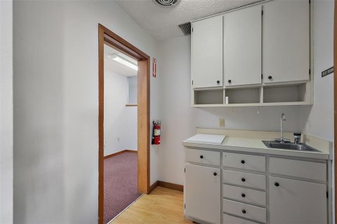 Propiedad comercial en alquiler en Leesburg, Florida, 187.01 m2 № 1581924 - foto 12