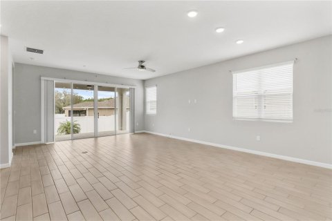Villa ou maison à vendre à Okahumpka, Floride: 4 chambres, 192.77 m2 № 1602031 - photo 6