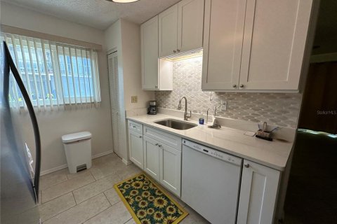 Condo in Sarasota, Florida, 2 bedrooms  № 2213095 - photo 16