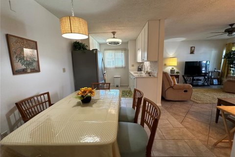 Condo in Sarasota, Florida, 2 bedrooms  № 2213095 - photo 13
