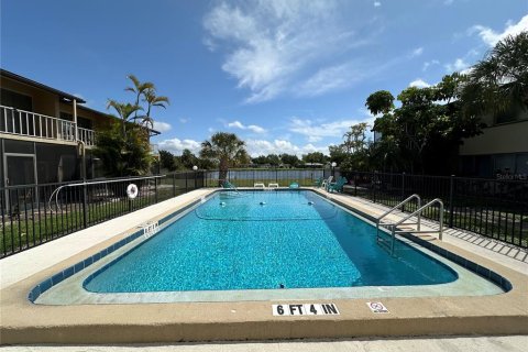 Condo in Sarasota, Florida, 2 bedrooms  № 2213095 - photo 23