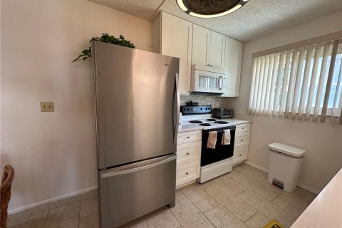 Condo in Sarasota, Florida, 2 bedrooms  № 2213095 - photo 14
