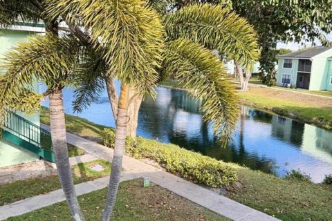 Apartment in Sunrise, Florida 2 bedrooms, 67.91 sq.m. № 2040490 - photo 9