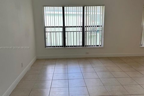 Apartment in Sunrise, Florida 2 bedrooms, 67.91 sq.m. № 2040490 - photo 2