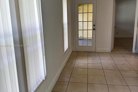 Apartment in Sunrise, Florida 2 bedrooms, 67.91 sq.m. № 2040490 - photo 3