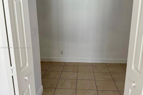 Apartment in Sunrise, Florida 2 bedrooms, 67.91 sq.m. № 2040490 - photo 7