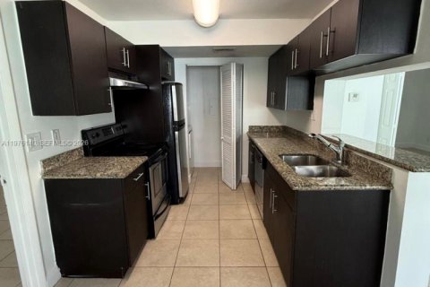 Apartment in Sunrise, Florida 2 bedrooms, 67.91 sq.m. № 2040490