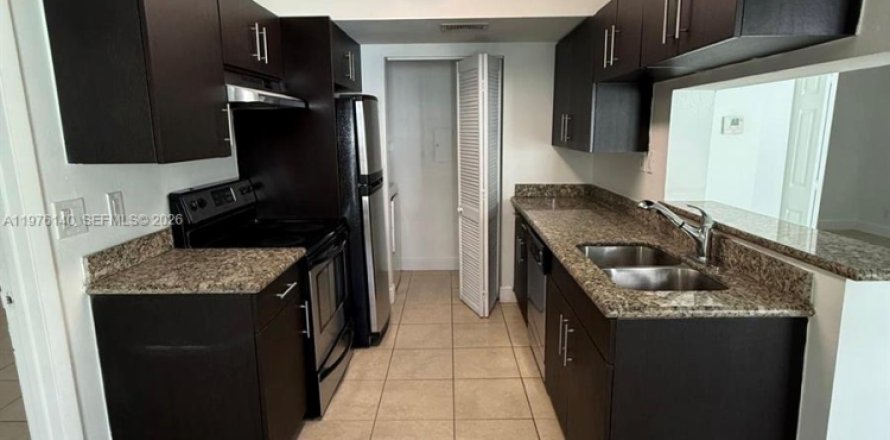 Apartment in Sunrise, Florida 2 bedrooms, 67.91 sq.m. № 2040490