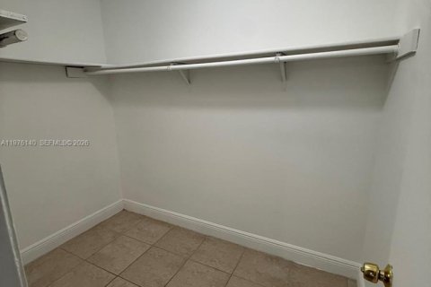 Apartment in Sunrise, Florida 2 bedrooms, 67.91 sq.m. № 2040490 - photo 4