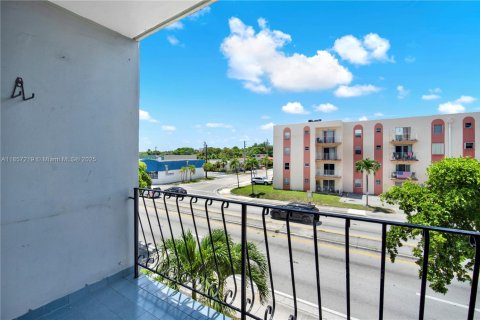 Condo in Miami, Florida, 2 bedrooms  № 1881629 - photo 20