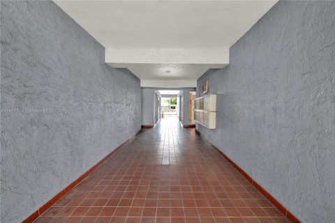 Condo in Miami, Florida, 2 bedrooms  № 1881629 - photo 27