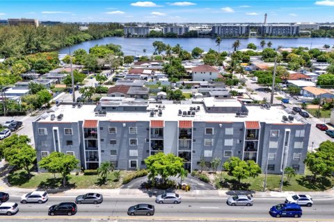 Condo in Miami, Florida, 2 bedrooms  № 1881629 - photo 3