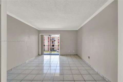 Condo in Miami, Florida, 2 bedrooms  № 1881629 - photo 13