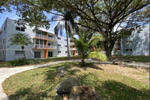 Copropriété à louer à Miami, Floride: 2 chambres, 78.04 m2 № 1965849 - photo 2