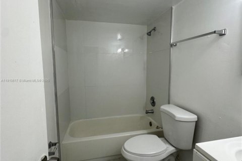 Copropriété à louer à Miami, Floride: 2 chambres, 78.04 m2 № 1965849 - photo 13
