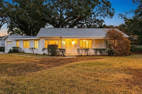 House in Orlando, Florida 3 bedrooms, 127.28 sq.m. № 2119781