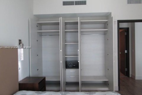 Condo in Hollywood, Florida, 1 bedroom  № 1860981 - photo 13