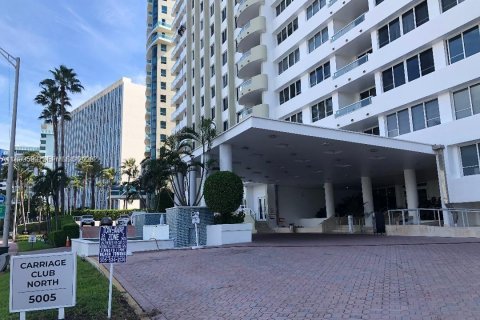 Condominio en Miami Beach, Florida, 1 dormitorio  № 2079212