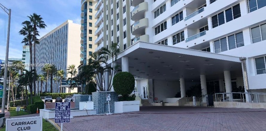 Condominio en Miami Beach, Florida, 1 dormitorio № 2079212