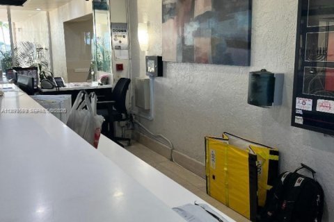 Condominio en alquiler en Miami Beach, Florida, 1 dormitorio, 95.32 m2 № 2079212 - foto 3