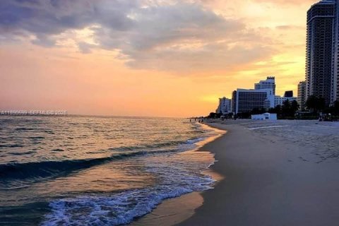 Condominio en alquiler en Miami Beach, Florida, 1 dormitorio, 95.32 m2 № 2079212 - foto 15