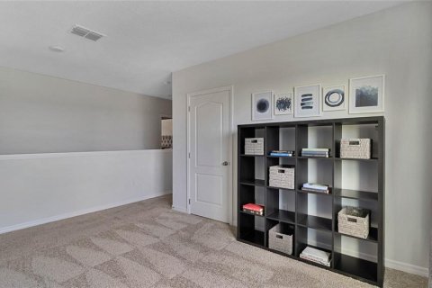 House in Sorrento, Florida 5 bedrooms, 241.64 sq.m. № 1908151 - photo 18