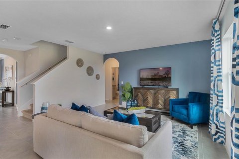 House in Sorrento, Florida 5 bedrooms, 241.64 sq.m. № 1908151 - photo 5