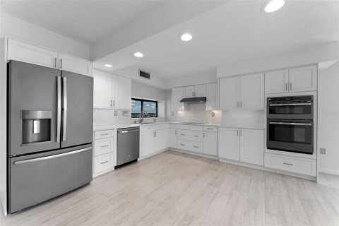Condo in Tampa, Florida, 2 bedrooms  № 1853407 - photo 8