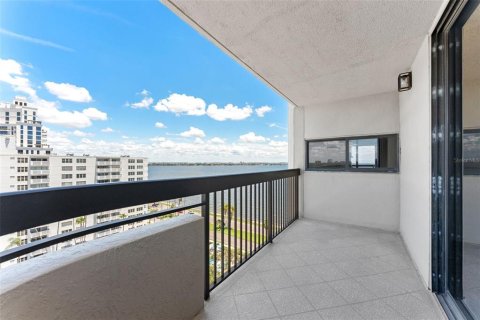 Condo in Tampa, Florida, 2 bedrooms  № 1853407 - photo 23