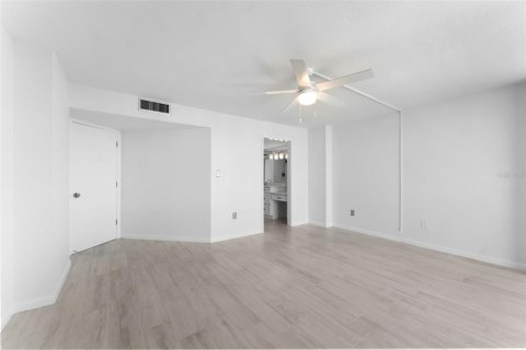 Condo in Tampa, Florida, 2 bedrooms  № 1853407 - photo 18