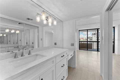 Condo in Tampa, Florida, 2 bedrooms  № 1853407 - photo 20