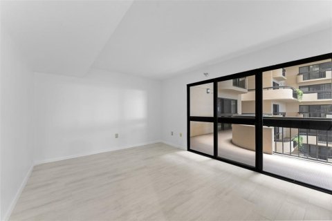 Condo in Tampa, Florida, 2 bedrooms  № 1853407 - photo 25