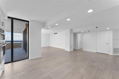 Condo in Tampa, Florida, 2 bedrooms  № 1853407 - photo 11