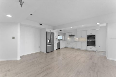 Condo in Tampa, Florida, 2 bedrooms  № 1853407 - photo 10