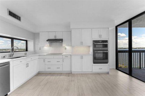 Condo in Tampa, Florida, 2 bedrooms  № 1853407 - photo 9