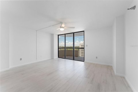 Condo in Tampa, Florida, 2 bedrooms  № 1853407 - photo 17