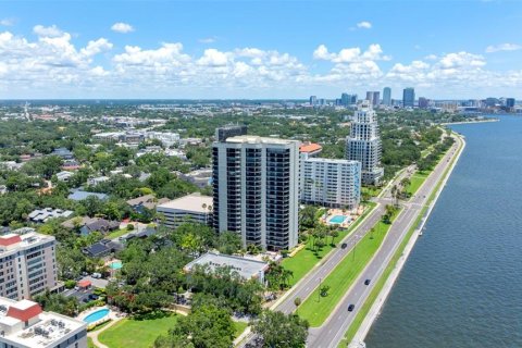 Condo in Tampa, Florida, 2 bedrooms  № 1853407 - photo 1