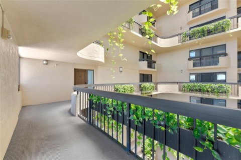 Condo in Tampa, Florida, 2 bedrooms  № 1853407 - photo 28