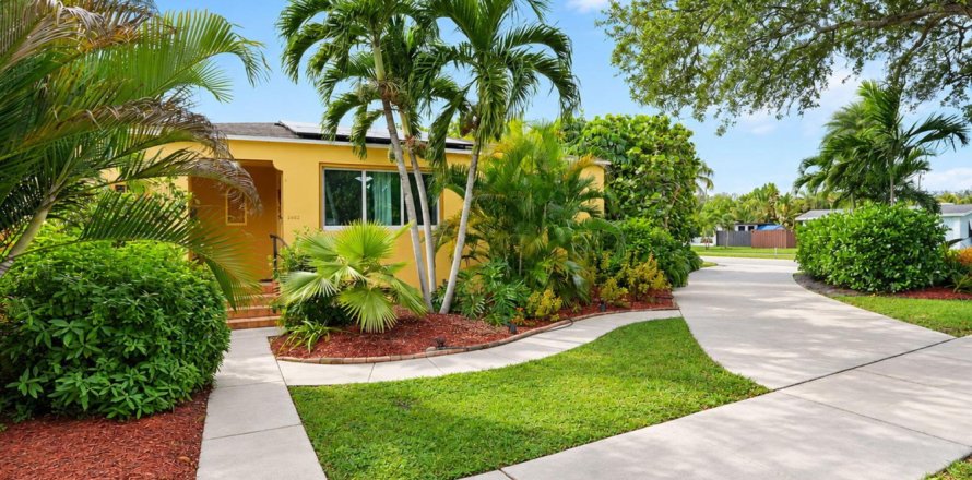 Villa ou maison à Hollywood, Floride 2 chambres, 90.86 m2 № 2435467
