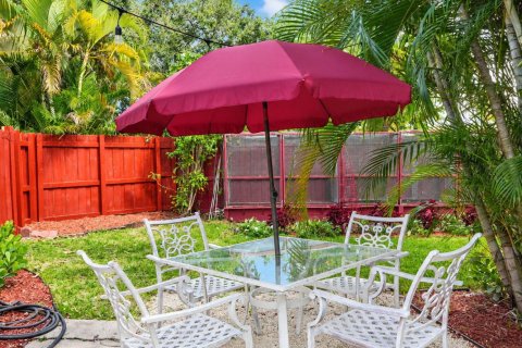 Villa ou maison à vendre à Hollywood, Floride: 2 chambres, 90.86 m2 № 2435467 - photo 23