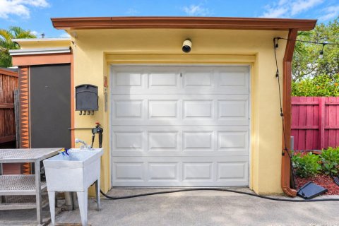 Villa ou maison à vendre à Hollywood, Floride: 2 chambres, 90.86 m2 № 2435467 - photo 29