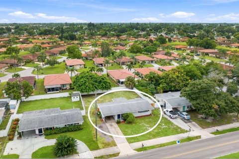 Villa ou maison à vendre à Bradenton, Floride: 2 chambres, 95.88 m2 № 2399165 - photo 6