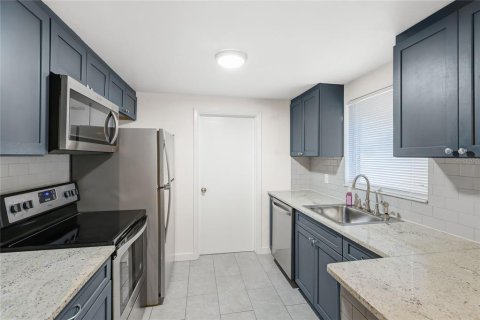 Villa ou maison à vendre à Bradenton, Floride: 2 chambres, 95.88 m2 № 2399165 - photo 7